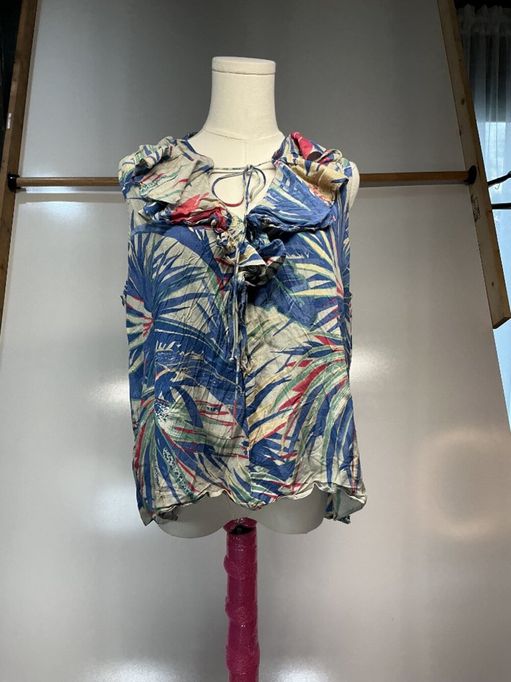 Chaps XL Blue Tropical Ruffle Tie Neck Sleeveless Blouse Boho Resort Top - Picture 14 of 14